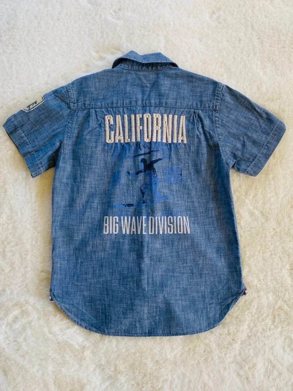 GAP kids boy's chambray button down California surf shirt size 6-7 small